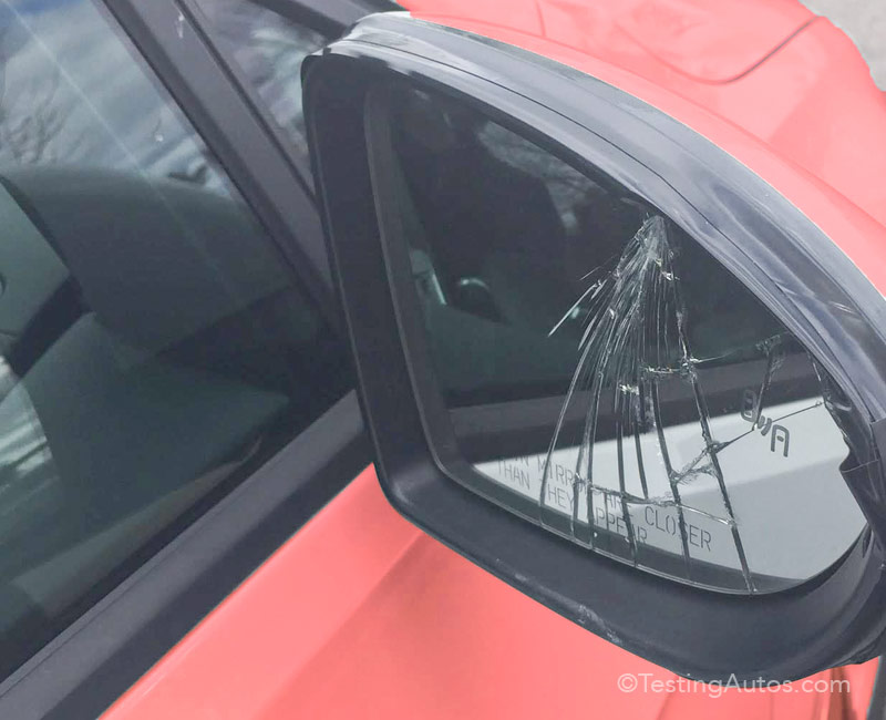Broken side mirror: What are the repair options and cost?